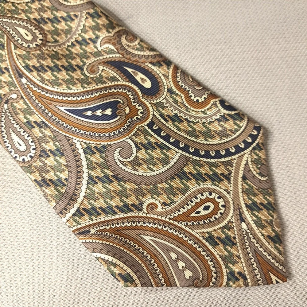 Pierre Cardin Men's Tie Beige All Silk Classic Paisley Made‎ In USA